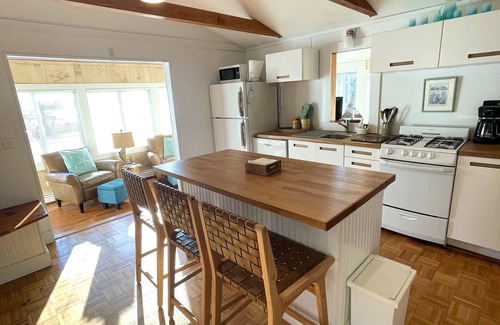 South Dennis Cabaña | 2 Waterfront Cottages - 3 & 2 BR - on Follins Pond