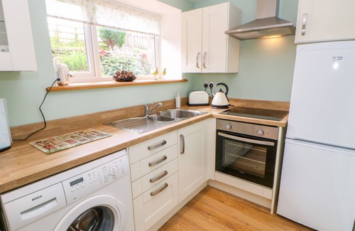Eastgate Cabaña | 2 WEST HASWICKS, pet friendly, character holiday cottage in Westgate