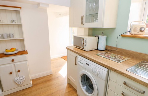 Eastgate Cabaña | 2 WEST HASWICKS, pet friendly, character holiday cottage in Westgate
