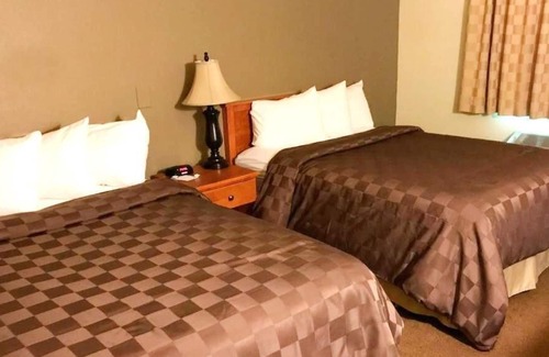 Kellogg Casa | 2 x Non-Smoking Queens Accommodations at FairBridge Inn & Suites Kellogg