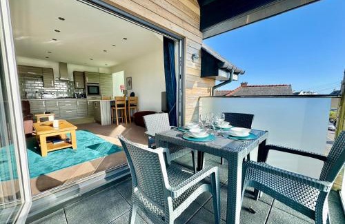 Trearddur Bay Apartamento | 2 Y Bae -Top Floor-2 Bed - Lift and Pet friendly