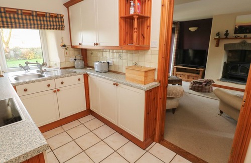 Castlemorris Casa | 2 YR HEN FELIN, pet friendly, country holiday cottage in Letterston