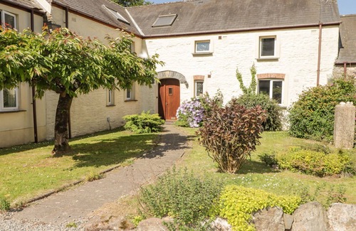 Castlemorris Casa | 2 YR HEN FELIN, pet friendly, country holiday cottage in Letterston