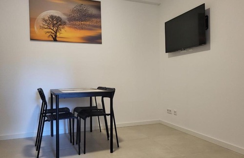 Osnabrueck Apartamento | 2 Zi Apartment für Monteure Schlafzimmer mit 2 Einzelbetten, Wohnküche mit Schlafsofa