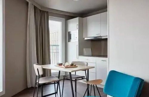 Suresnes Apartamento | 2 Rooms 4 People