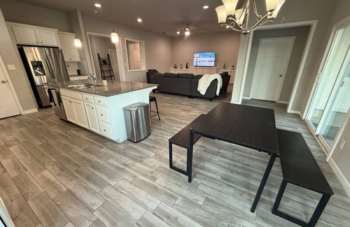 Pumpkin Center Casa | 20 Beds Pool Spacious 5BR Home for Big Groups, Teams, or Crews