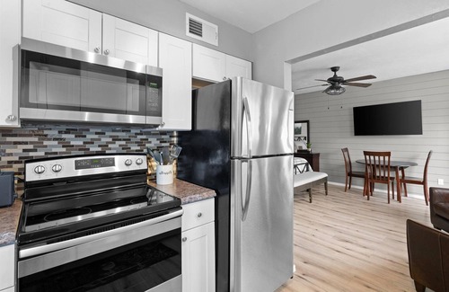 Roosevelt Condominio | 20 Chelsea Place 1 Bedroom Condo by RedAwning