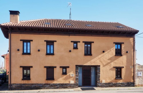 Valverde de la Virgen Casa | 200 m² Casa ∙ 5 habitaciones ∙ 16 huéspedes
