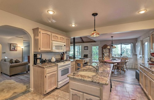 Shingletown Cabaña | Classic Shingletown Getaway w/ Private Deck!