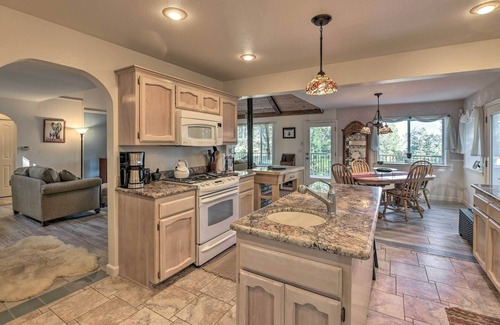 Shingletown Cabaña | Classic Shingletown Getaway w/ Private Deck!
