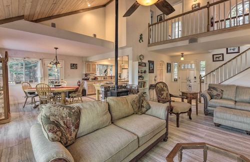 Shingletown Cabaña | Classic Shingletown Getaway w/ Private Deck!