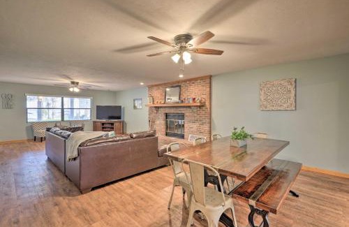 Earleton Casa | 20 Mi to UF Campus Santa Fe Lake Escape with Dock!