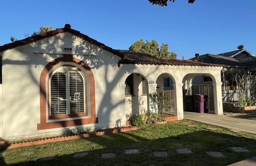 North Long Beach Casa | 20 min from Beach, Awesome back yard! Cozy Family Home Centrally Located in LA .