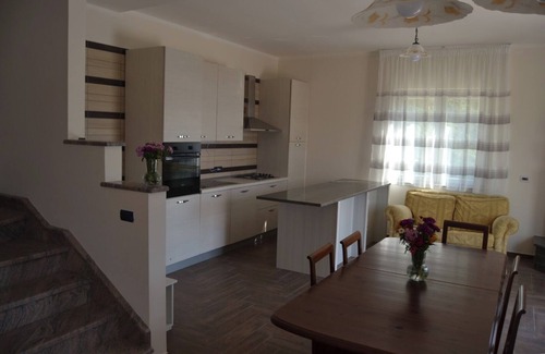 Pimonte Casa | 20 min from Pompeii and 35 min from Amalfi, structure surrounded by greenery