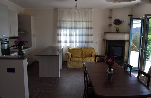 Pimonte Casa | 20 min from Pompeii and 35 min from Amalfi, structure surrounded by greenery