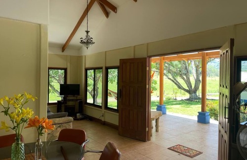 Jicaral Otro | 20 min from waterfall - remote cozy Costa Rican house surrounded by epic nature.