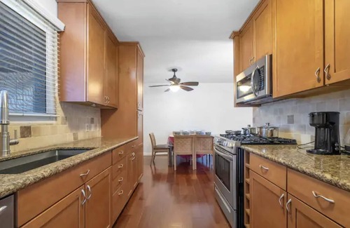 North Tustin Casa | 20 MIN TO BEACH, KING SIZE, PRIVATE POOL, GAMES