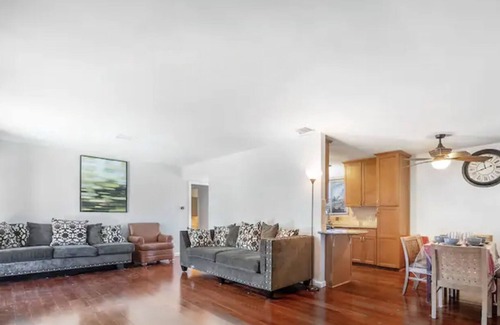 North Tustin Casa | 20 MIN TO BEACH, KING SIZE, PRIVATE POOL, GAMES