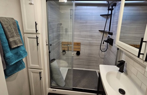 Southland Oaks Casa | 20 Min to Downtown Austin and COTA. New RV w/outdoor amenities seperate pricing