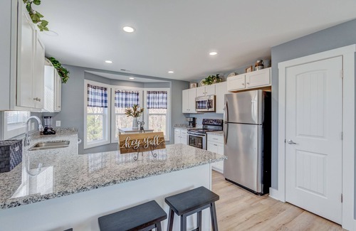Goodlettsville Casa | 20 min to Nashville! 3000 sq ft. Peaceful setting! Beautiful views! Sleeps 16!
