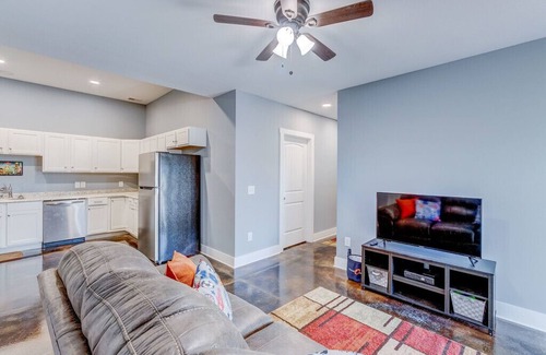 Goodlettsville Casa | 20 min to Nashville! 3000 sq ft. Peaceful setting! Beautiful views! Sleeps 16!