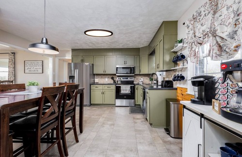 Gordonville Casa | 20 min to Sight& Sound*game room*patio*hot tub