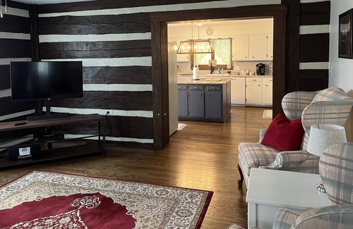 Tyrone Otro | 20 min to State College! 1860’s country home. Spacious/quiet/walking tr