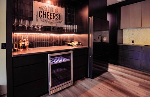Austin Casa | 20 mins to downtown/Cowboy Pool /Hot Tub/Patio/Sleeps 12