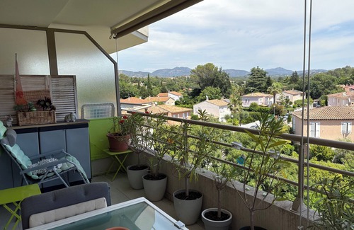 Valescure Apartamento | 20 mns from beaches and center of St Raphaël.2 50m2 type with nice terrace.