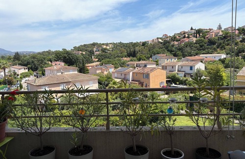 Valescure Apartamento | 20 mns from beaches and center of St Raphaël.2 50m2 type with nice terrace.