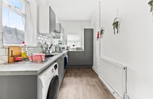Doncaster Casa | 20% off! Boutique Doncaster Abode - Sleeps 6!