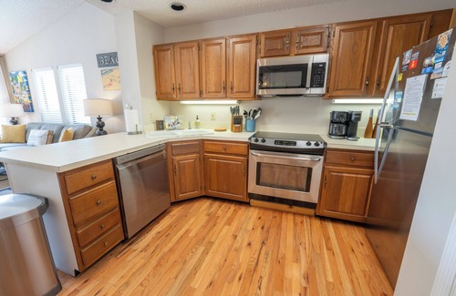 East End Casa | 30% OFF Summer! 1BR/1BA Dog-Friendly Townhome, Near State Park