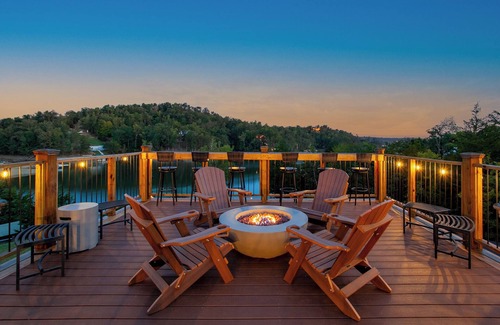 Dandridge Cabina | 20 % OFF Lakefront, Dock, Hot Tub, Game Room