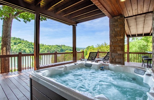 Dandridge Cabina | 20 % OFF Lakefront, Dock, Hot Tub, Game Room