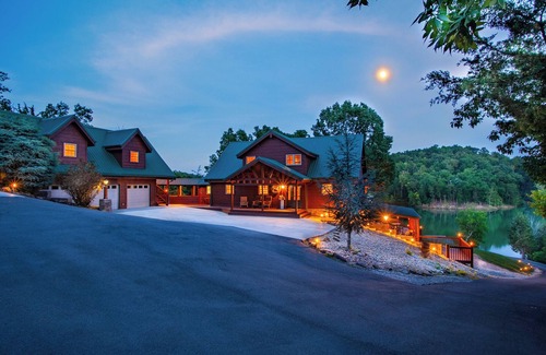 Dandridge Cabina | 20 % OFF Lakefront, Dock, Hot Tub, Game Room