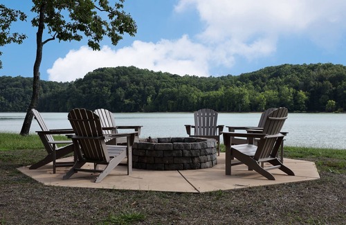 Dandridge Apartamento | 20% OFF Lakefront Tiny Home Dock, Hot Tub, Firepit