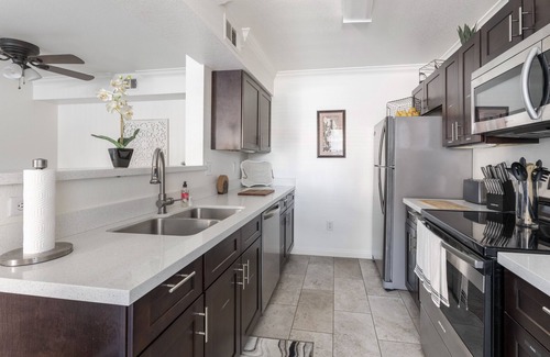 Summerlin Condominio | 20% off New Cozy Condo Pool Spa & Gym!
