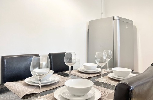 Evelyn Casa | 20% Off on Weekly Stays2 Bed House in 4 Clayton Drive Familybusinessleisure
