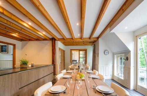 Noardburgum Casa | 20 pax Farmhouse in Noardbergum with hottub and pub, cleaning included
