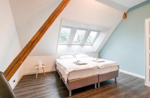 Noardburgum Casa | 20 pax Farmhouse in Noardbergum with hottub and pub, cleaning included