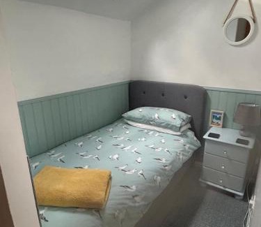 Hayle Casa | 20 Strawberry Hill cosy cottage sleeps 5