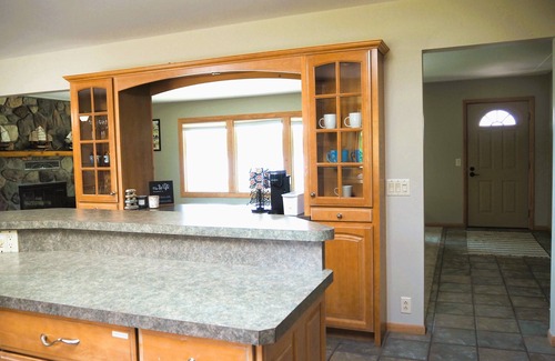 Branch Casa | 200 feet of lake front on 5 acres, great for accommodating large groups.