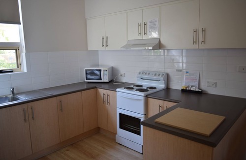 Glenelg Apartamento | 200 m away from the 'Golden Mile'- exclusive Esplanade Glenelg. Free parking.