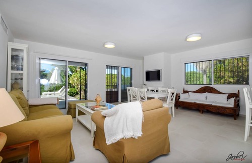 Elviria Villa | 200 m² Villa ∙ 4 habitaciones ∙ 10 huéspedes