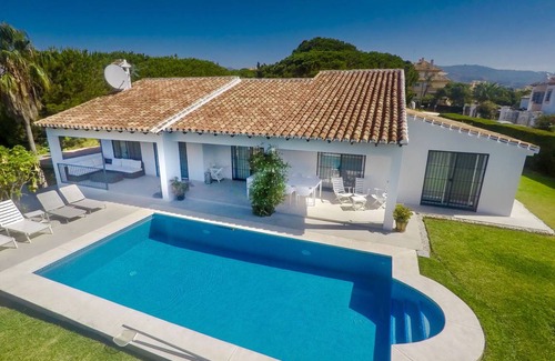 Elviria Villa | 200 m² Villa ∙ 4 habitaciones ∙ 10 huéspedes