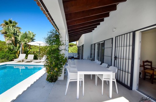 Elviria Villa | 200 m² Villa ∙ 4 habitaciones ∙ 10 huéspedes