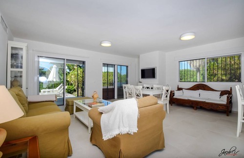 Elviria Villa | 200 m² Villa ∙ 4 habitaciones ∙ 10 huéspedes