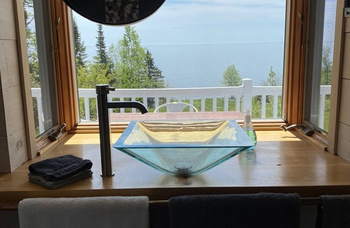 Little Marais Casa | 200’ of your own private accessible Lake Superior Shore: Stony Shores Retreat