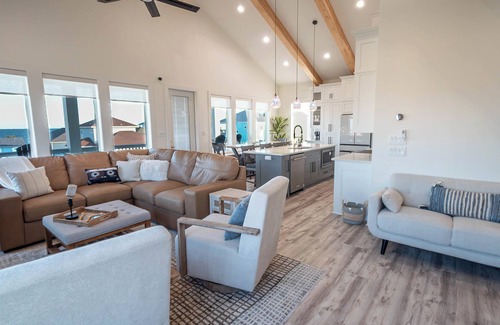 Crystal Beach Casa | 200 Steps to Beach.6BR sleeps 18 w/Karaoke, Outdoor Bar, Games, Decks & Views