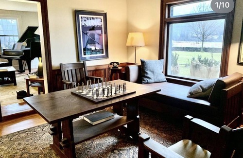 Bloomville Otro | 200+ Years of History at Mark’s Good Apples Farm. Paint, hike, cook, ski, music.